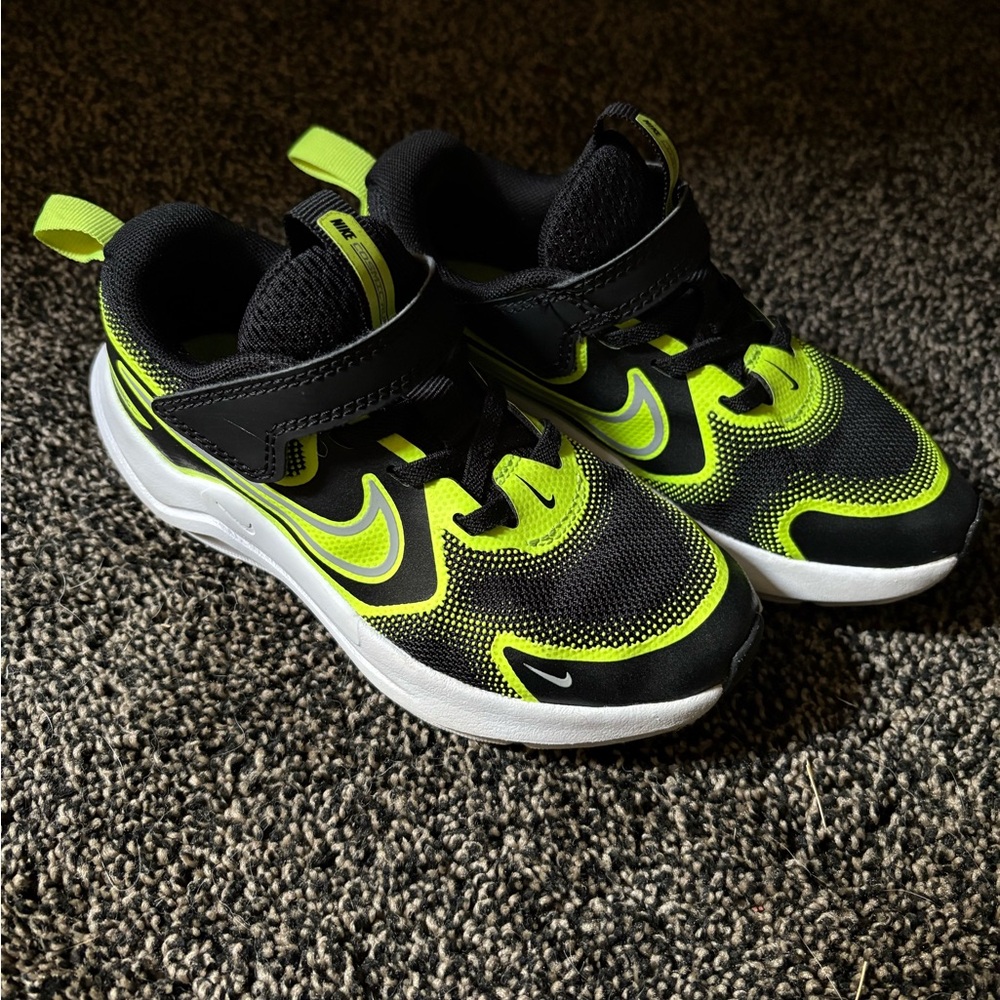 Nike Kids Black and Bright Green Sneakers